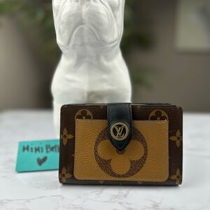 Louis Vuitton Juliette Wallet in Reverse Monogram